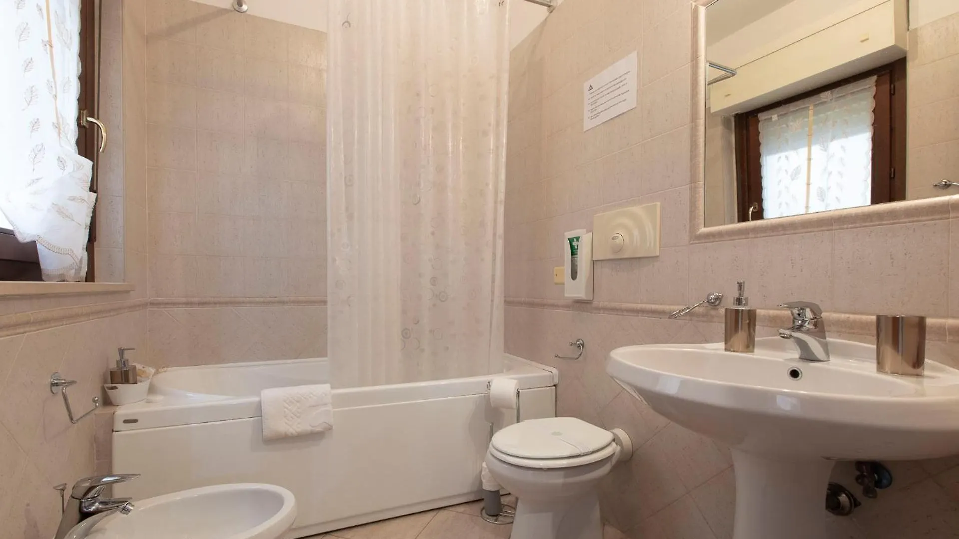 Alloggio Turistico- Suite Leonardo Fiumicino 0*,